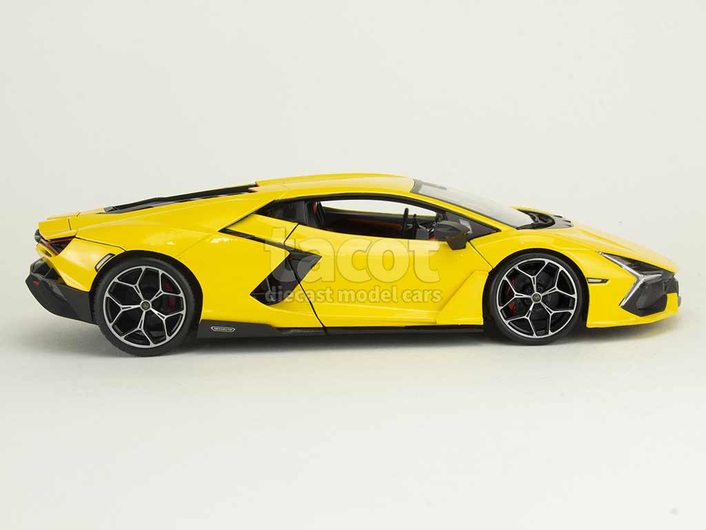 105905 Lamborghini Revuelto 2024