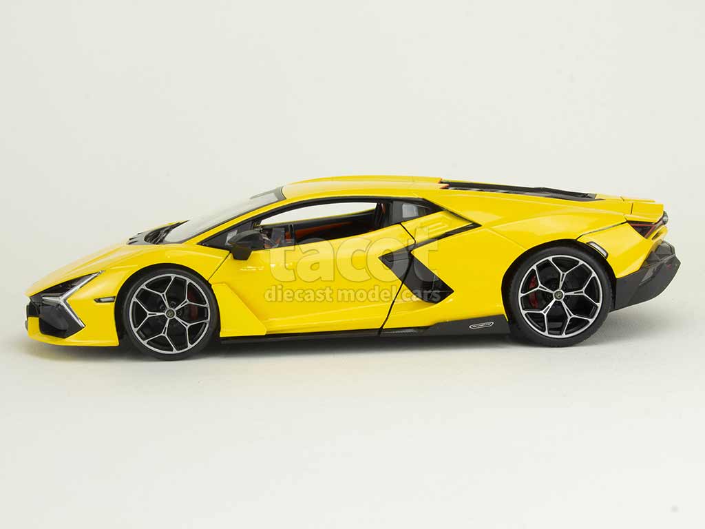 105905 Lamborghini Revuelto 2024