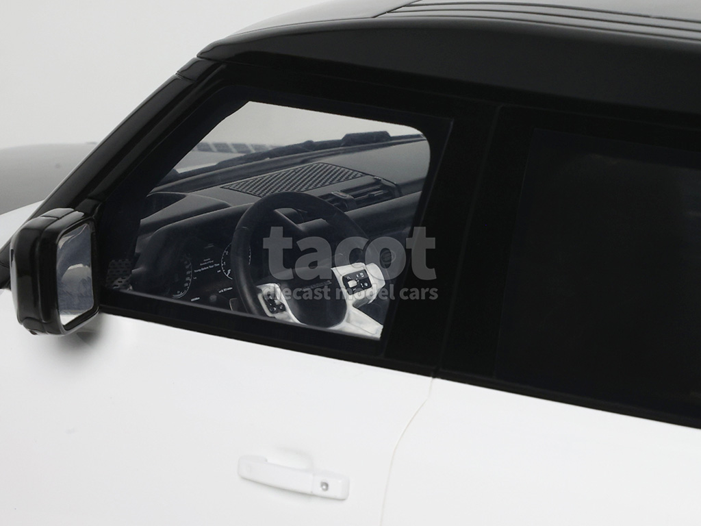 106198 Land Rover Defender 110 P400X 2021