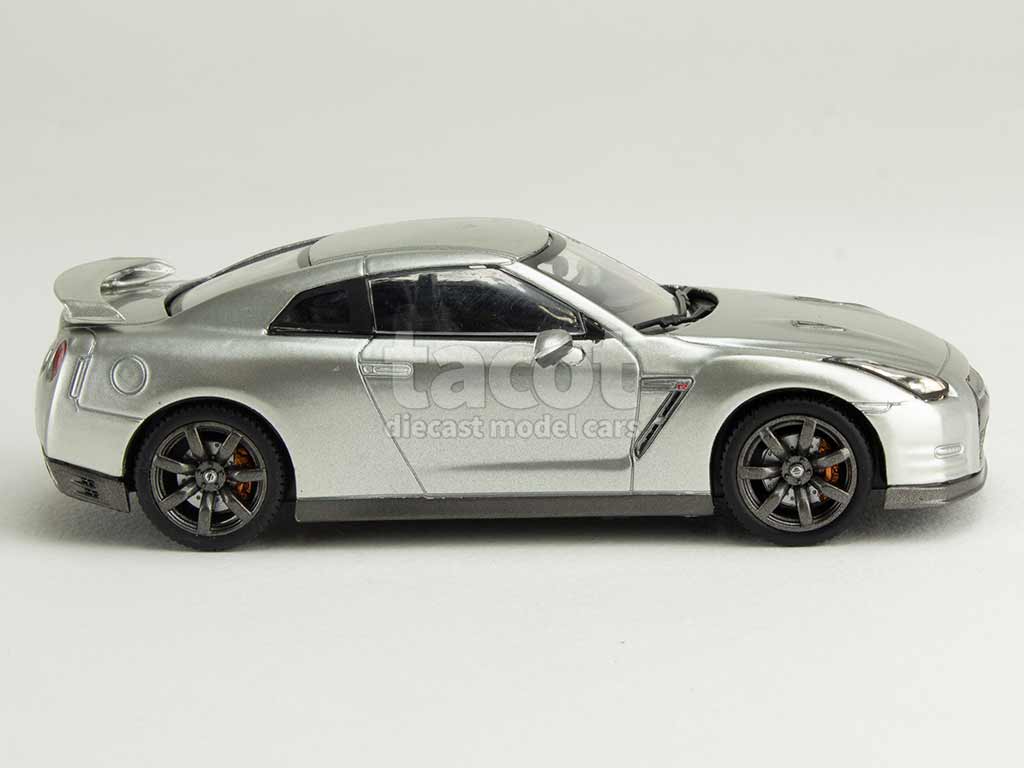 106210 Nissan GT-R R35 2012