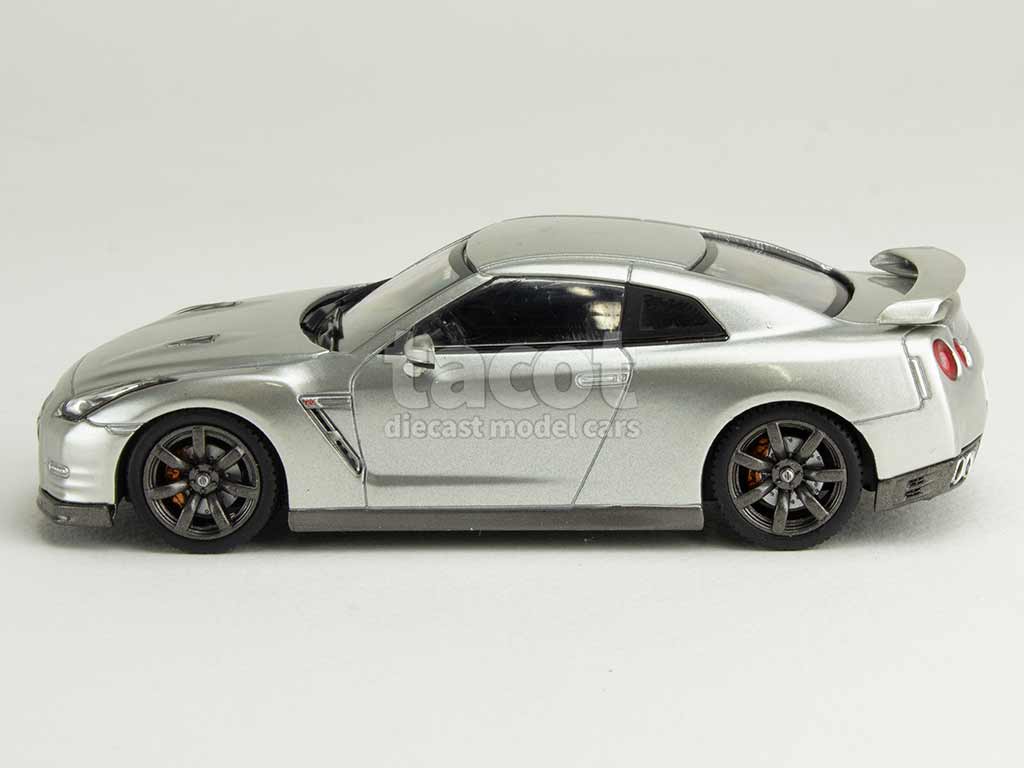 106210 Nissan GT-R R35 2012