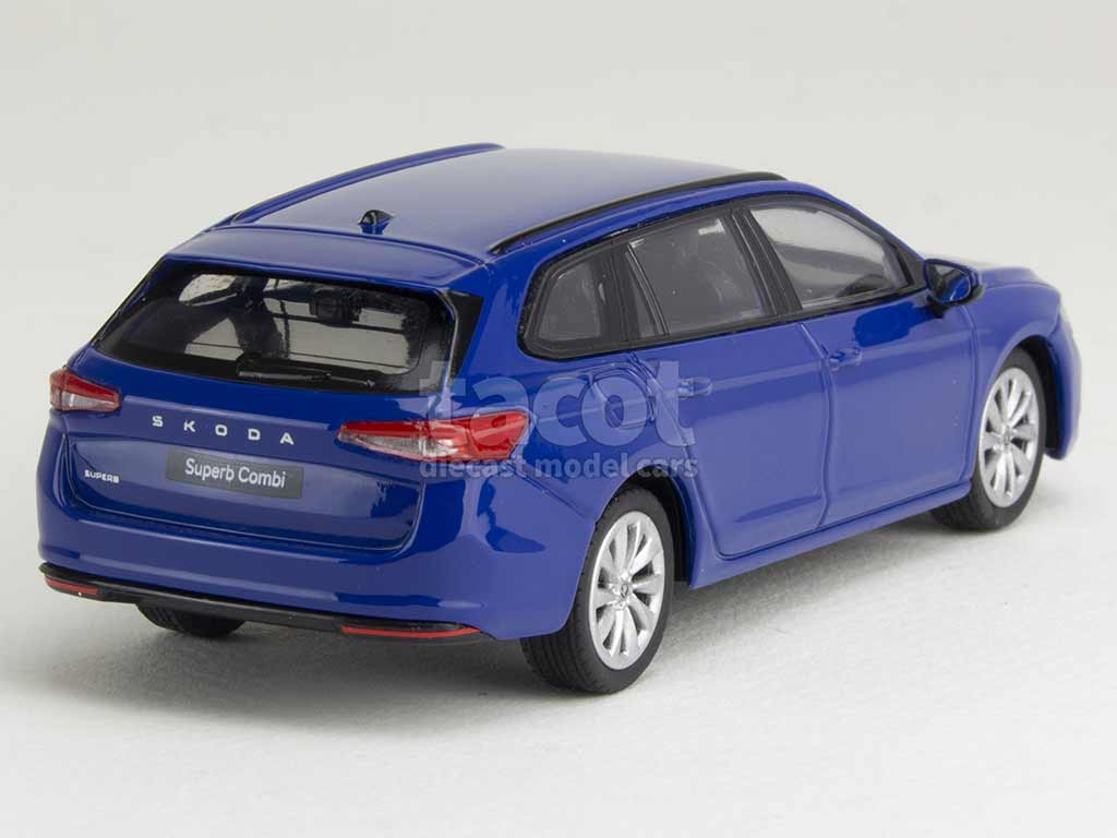 106295 Skoda Superb IV Combi 2023