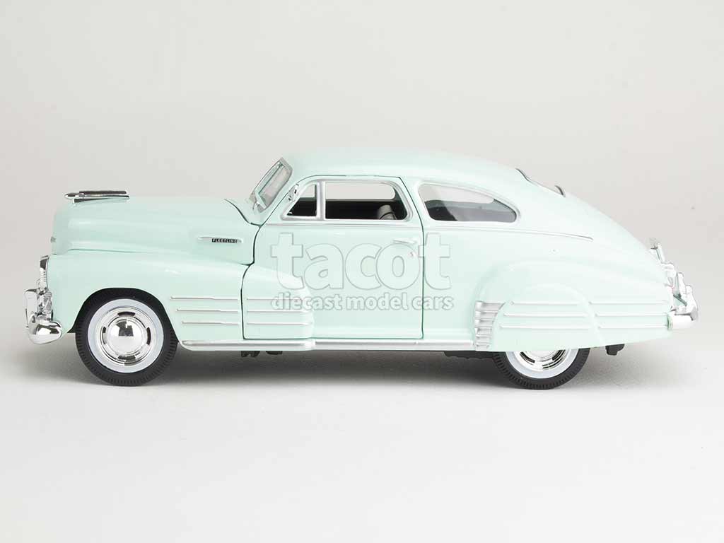 106304 Chevrolet Fleetline Aerosedan 1948