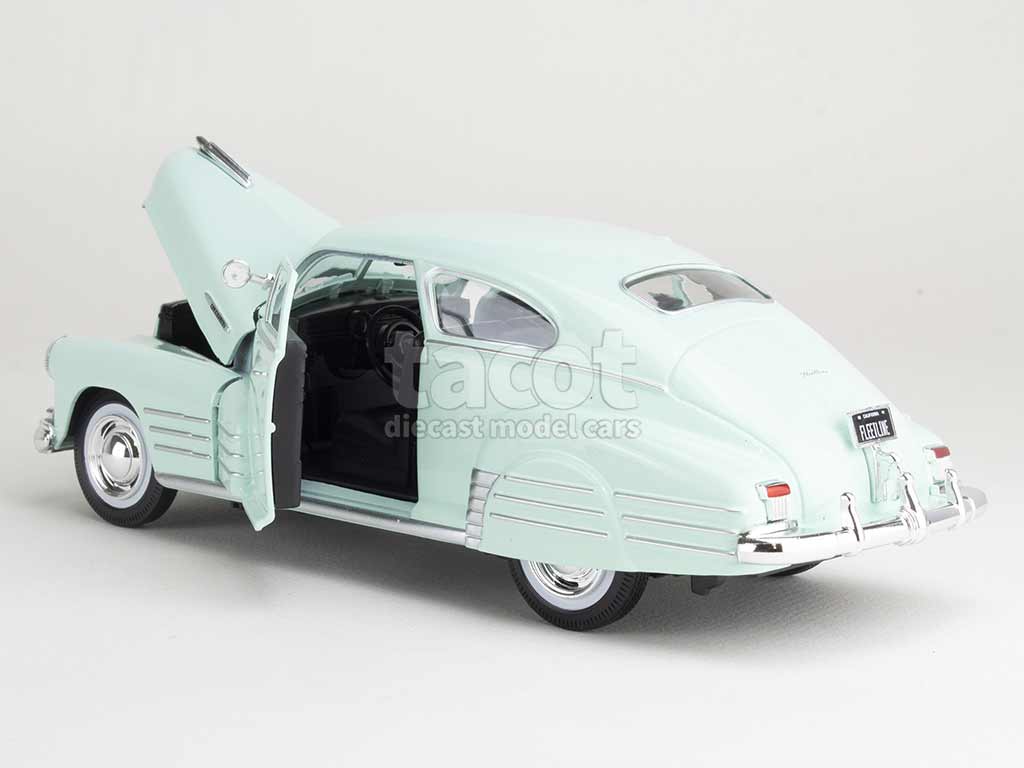 106304 Chevrolet Fleetline Aerosedan 1948