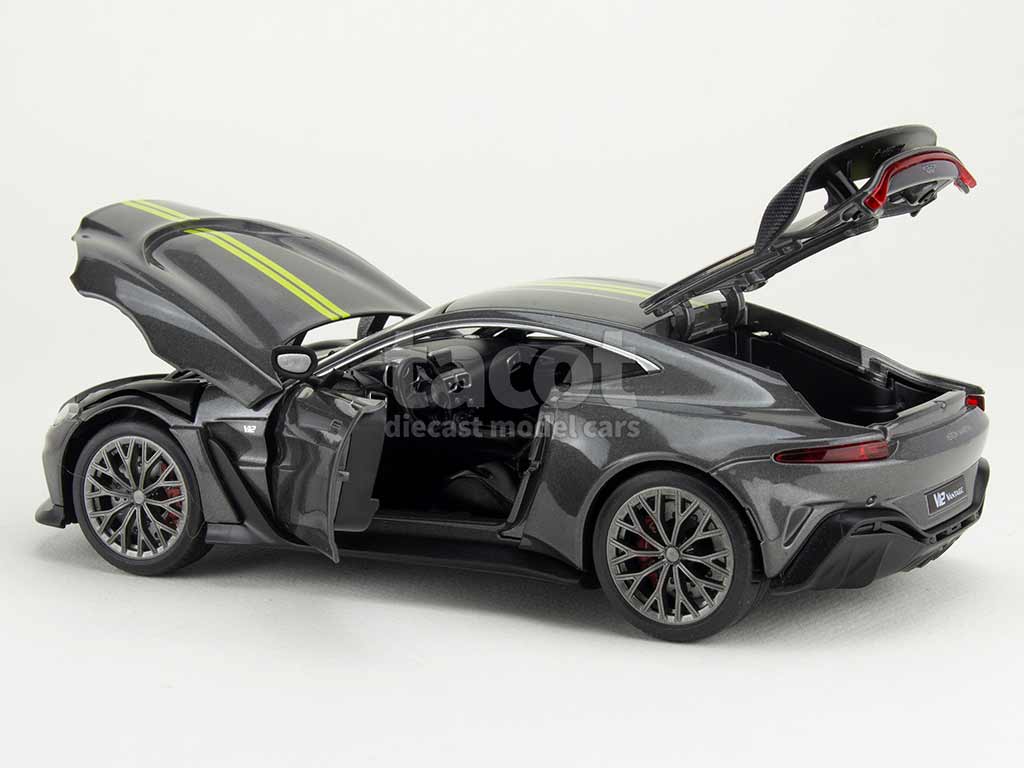 106394 Aston Martin V12 Vantage 2023
