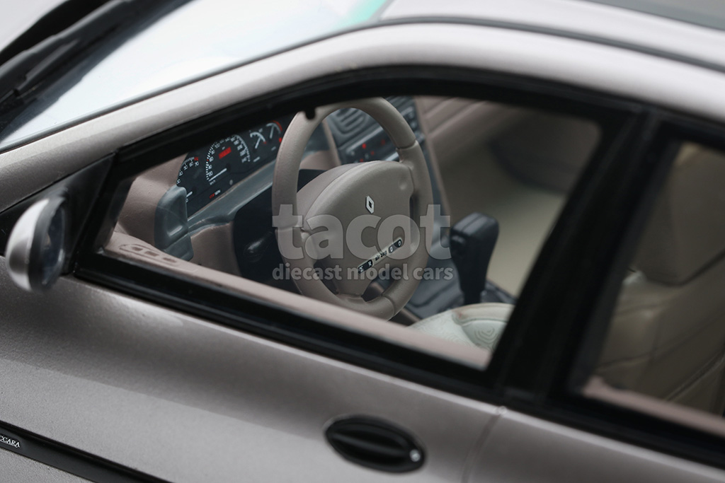 106429 Renault Laguna Baccara V6 3.0L 1996