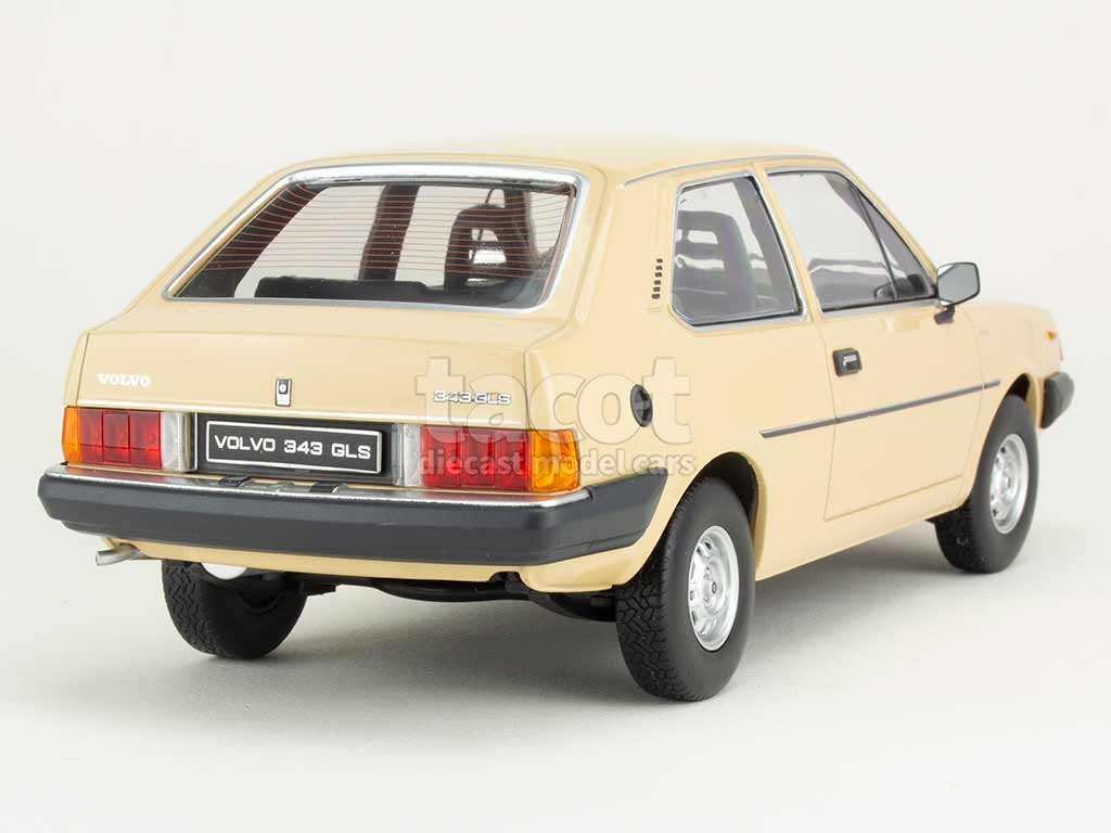 106677 Volvo 343 GLS 1982