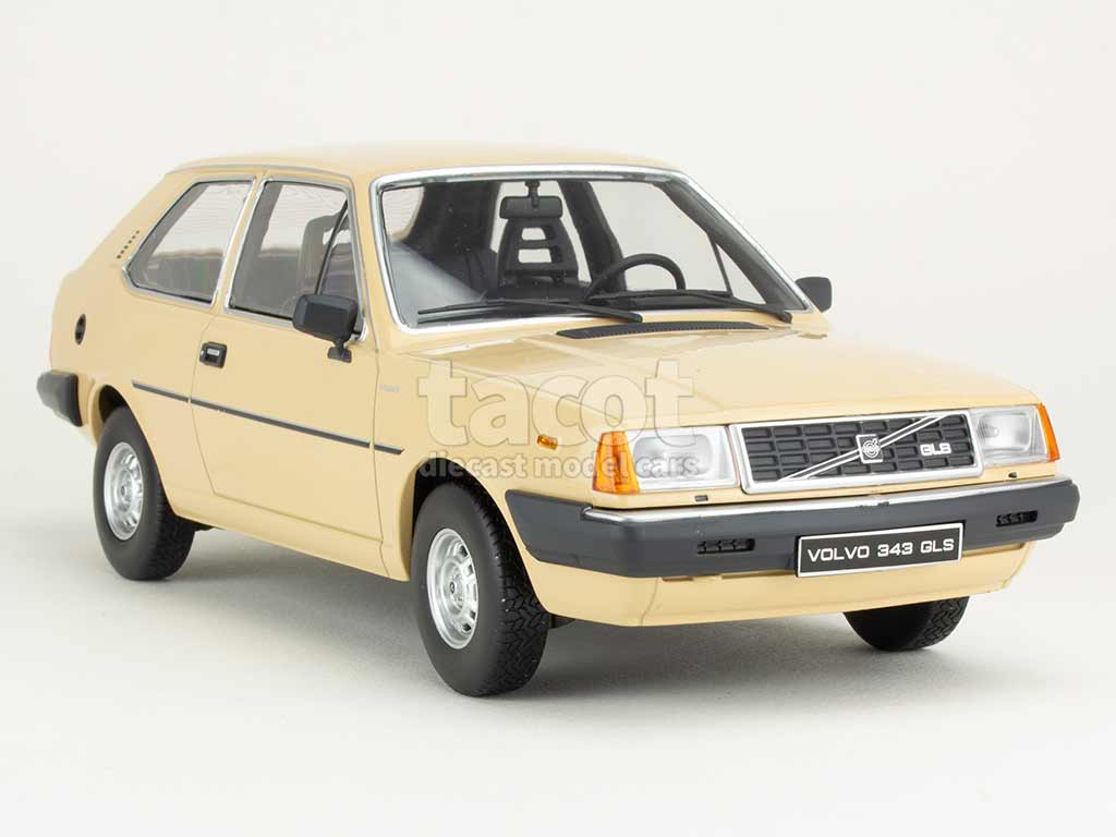 106677 Volvo 343 GLS 1982