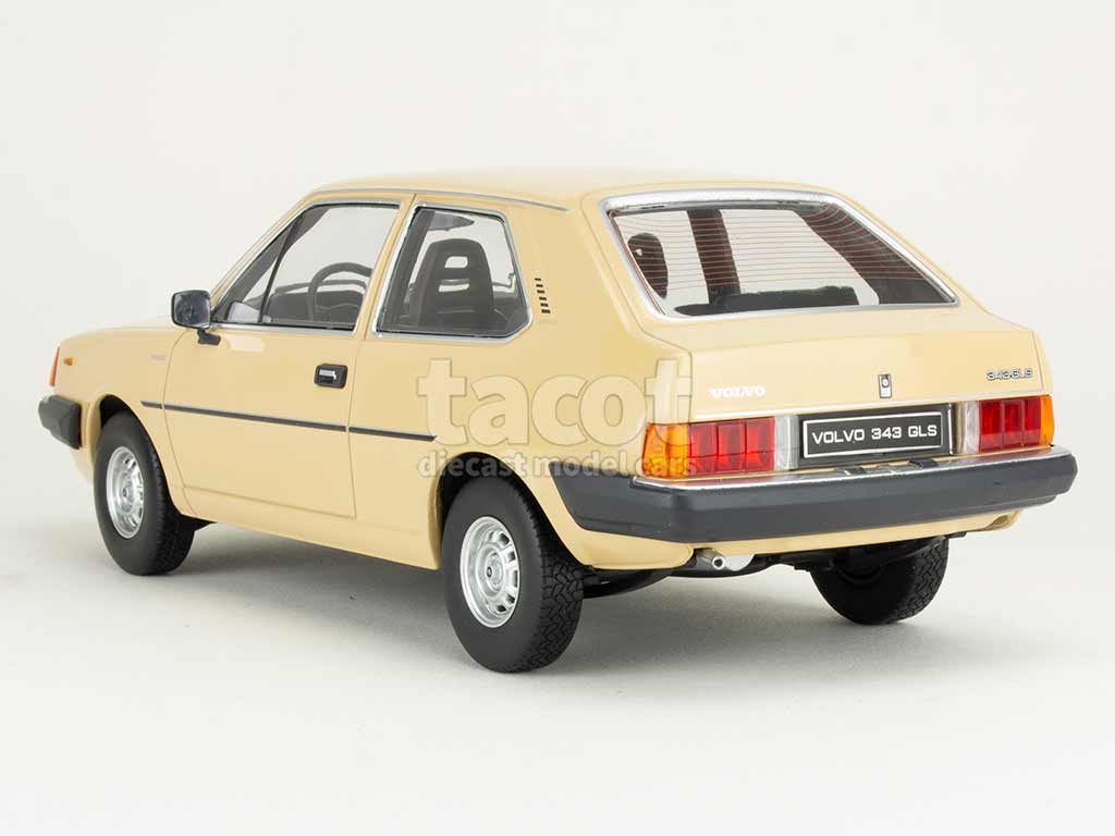 106677 Volvo 343 GLS 1982