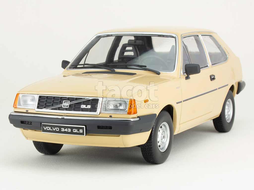 106677 Volvo 343 GLS 1982