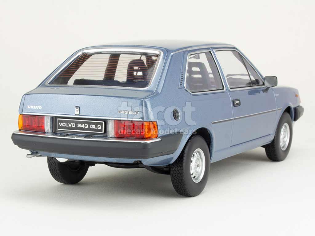 106681 Volvo 343