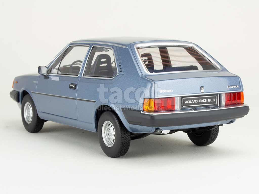 106681 Volvo 343