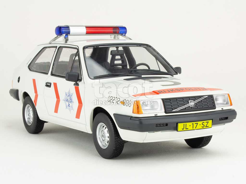 106682 Volvo 343 GLS Police 1982