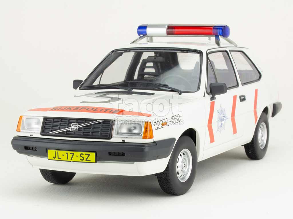 106682 Volvo 343 GLS Police 1982