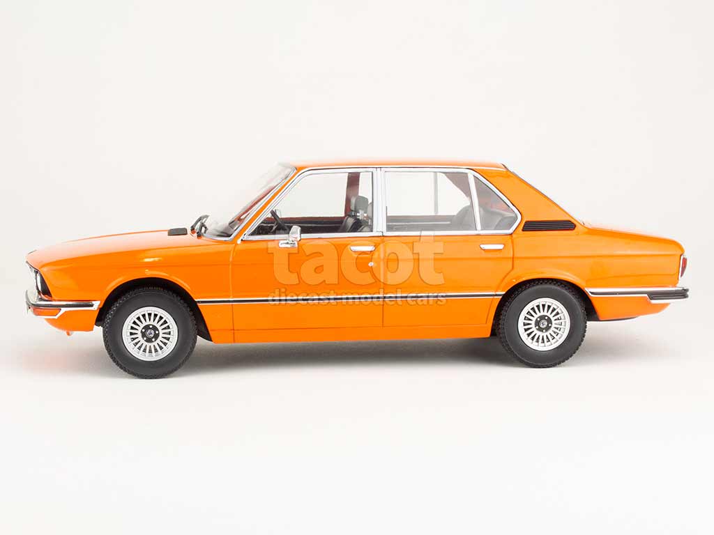 106689 BMW 520i/ E12 1974