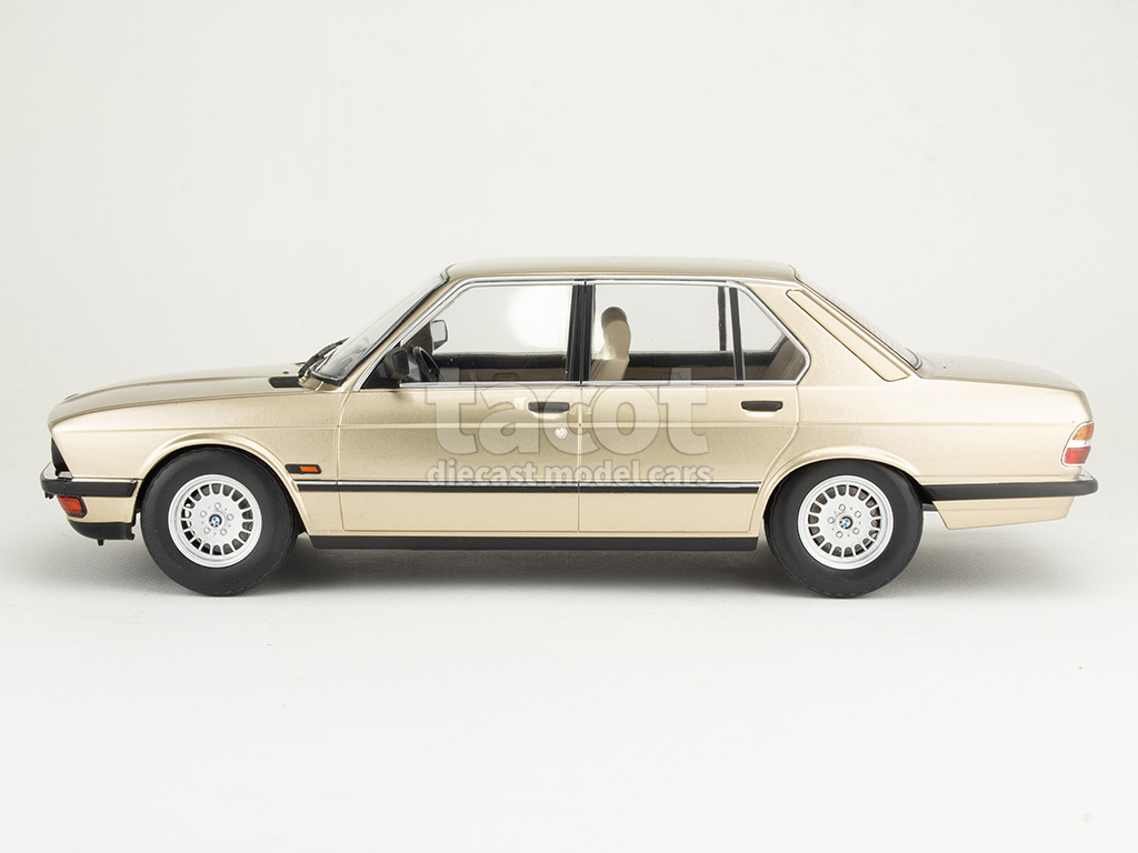 106815 BMW 520i/ E12 1987