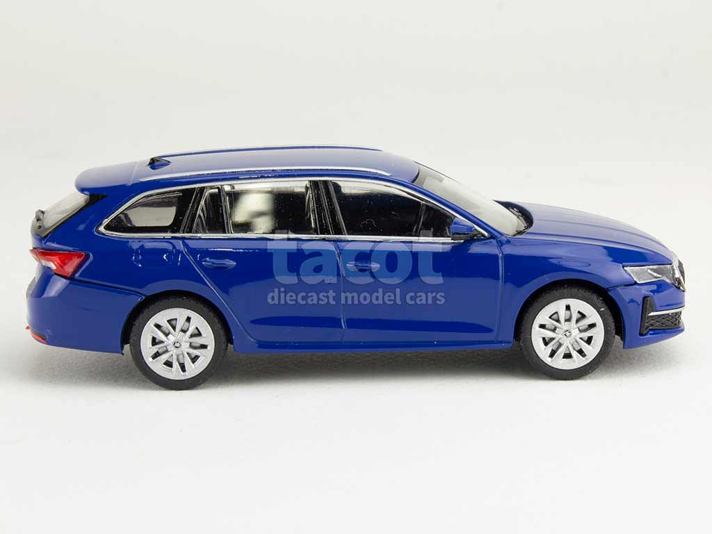 106840 Skoda Octavia IV FL Combi 2024