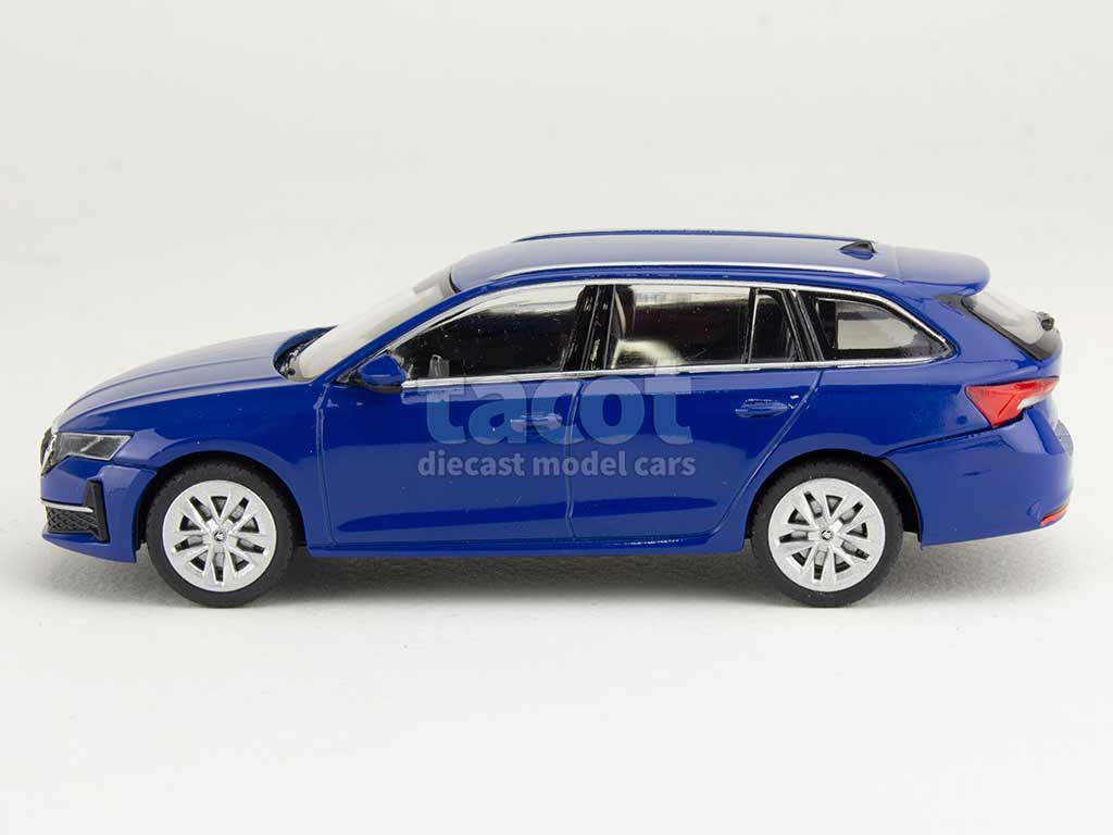 106840 Skoda Octavia IV FL Combi 2024
