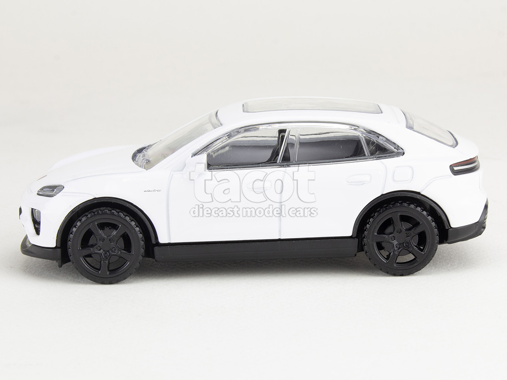 106856 Porsche New Macan 2025