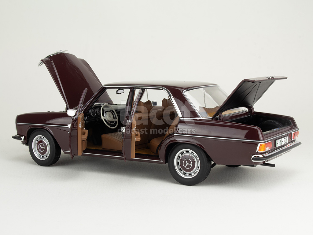 106872 Mercedes 200/ W115 1968