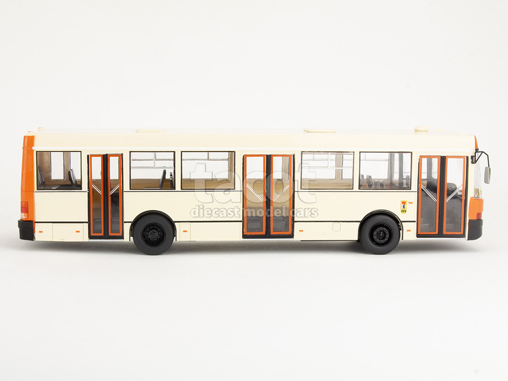 106885 Ikarus 415 Autobus