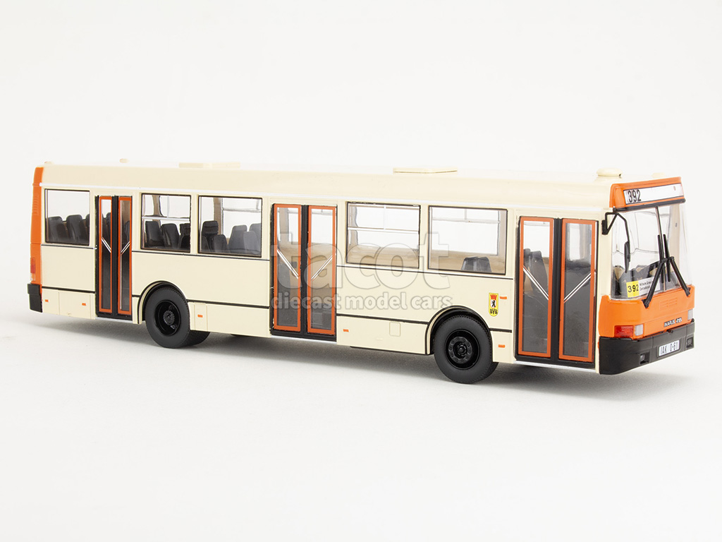 106885 Ikarus 415 Autobus