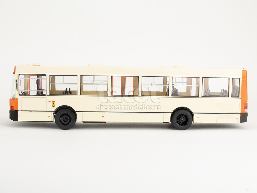 106885 Ikarus 415 Autobus