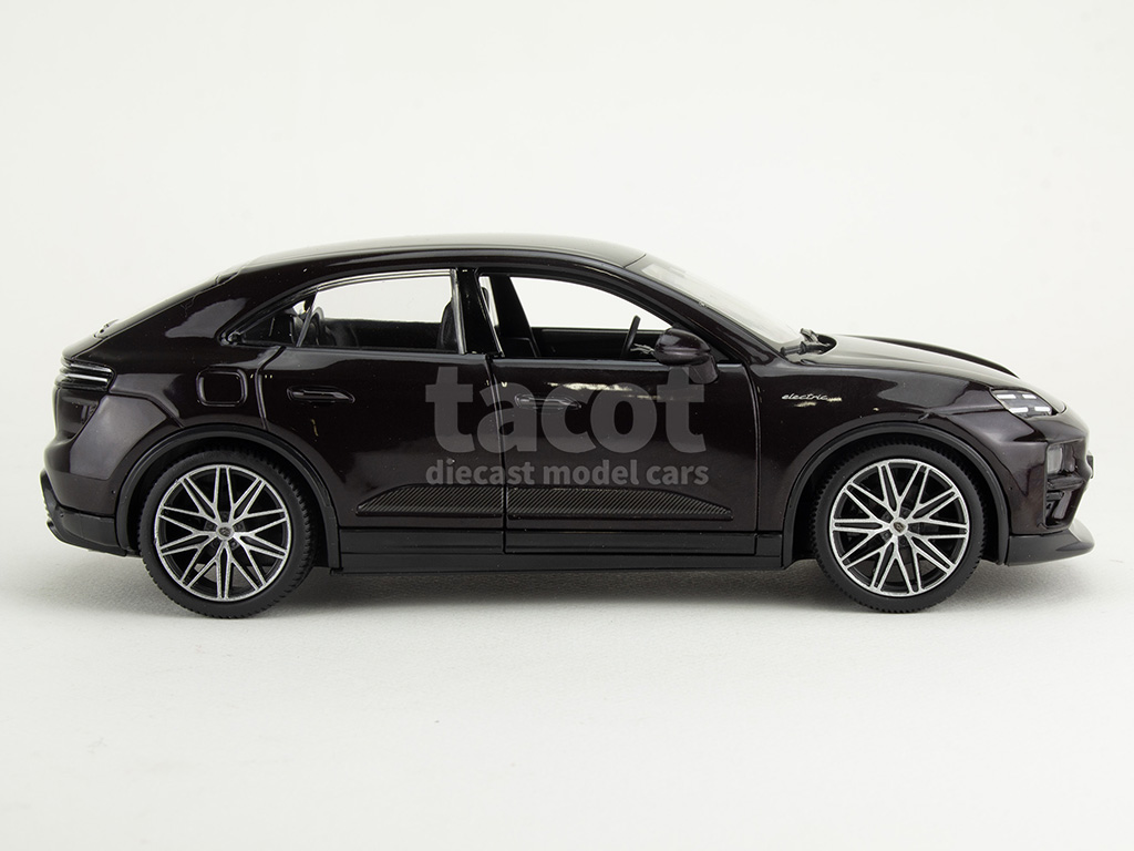 106919 Porsche New Macan Turbo 2024