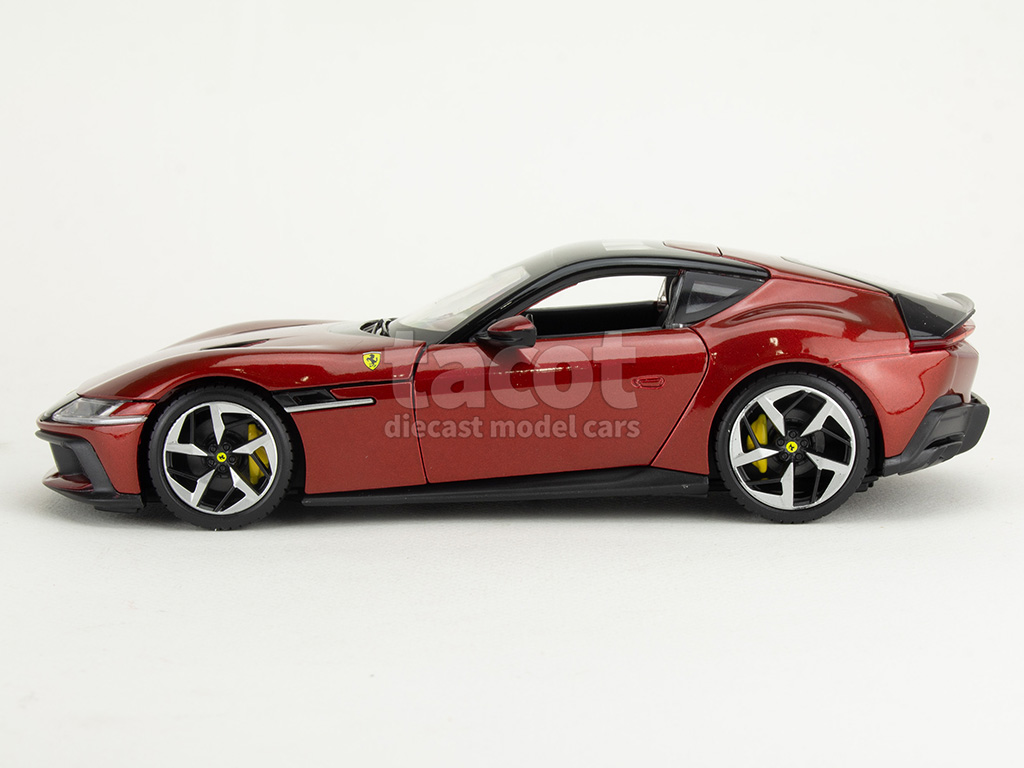 106921 Ferrari 12 Cilindri 2024