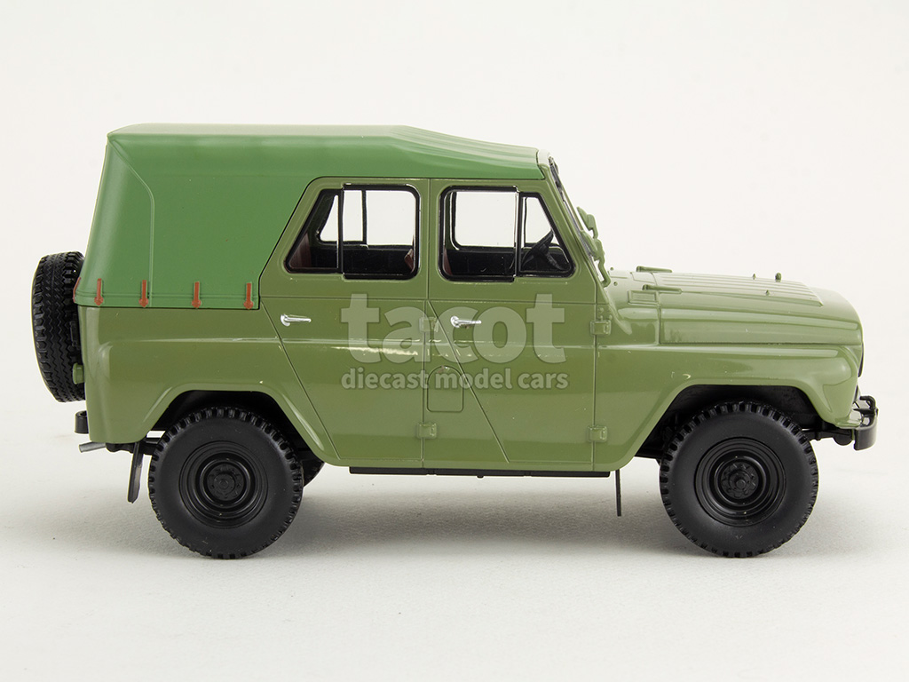 107073 UAZ 469 1975