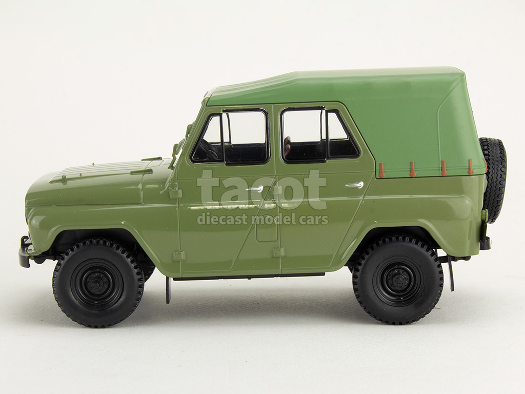 107073 UAZ 469 1975