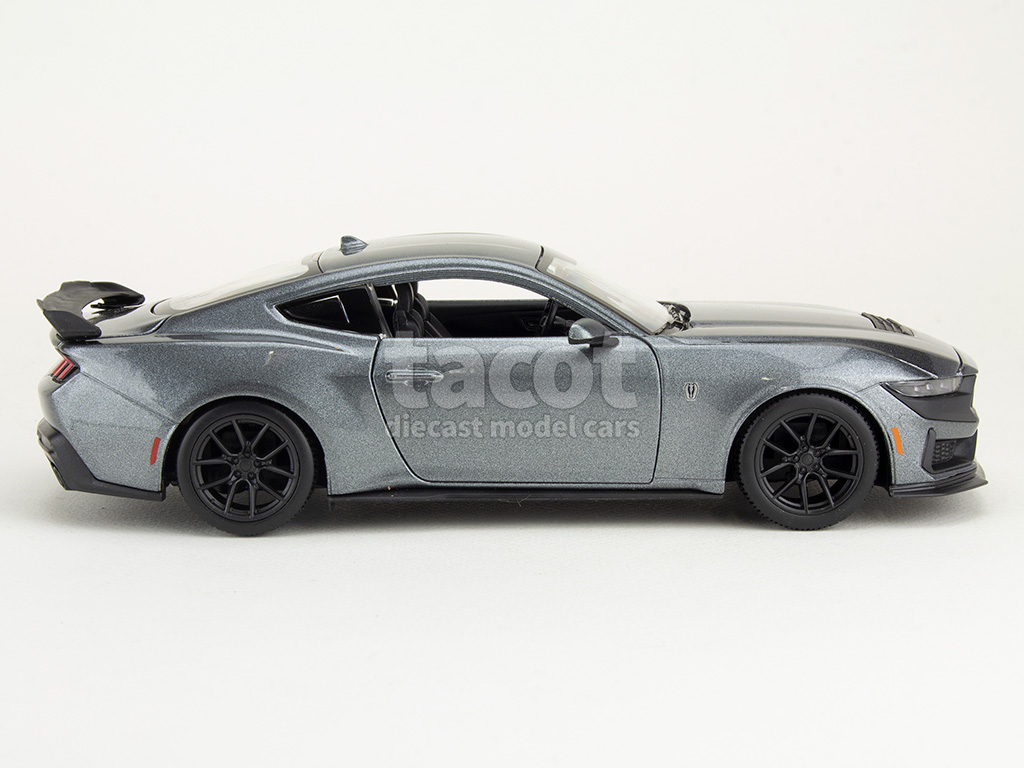 107090 Ford Mustang Dark Horse 2024