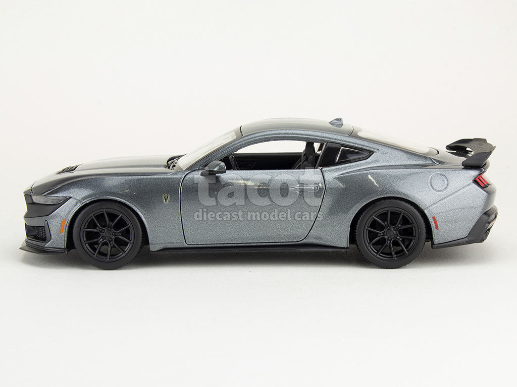 107090 Ford Mustang Dark Horse 2024