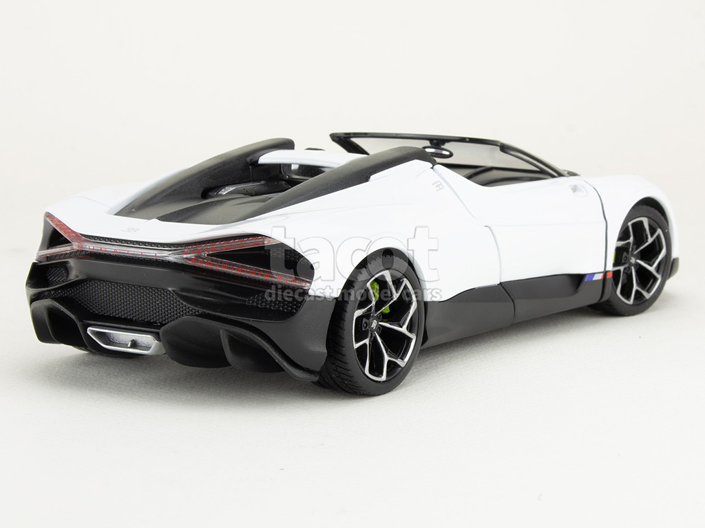 107205 Bugatti Mistral W16 2022