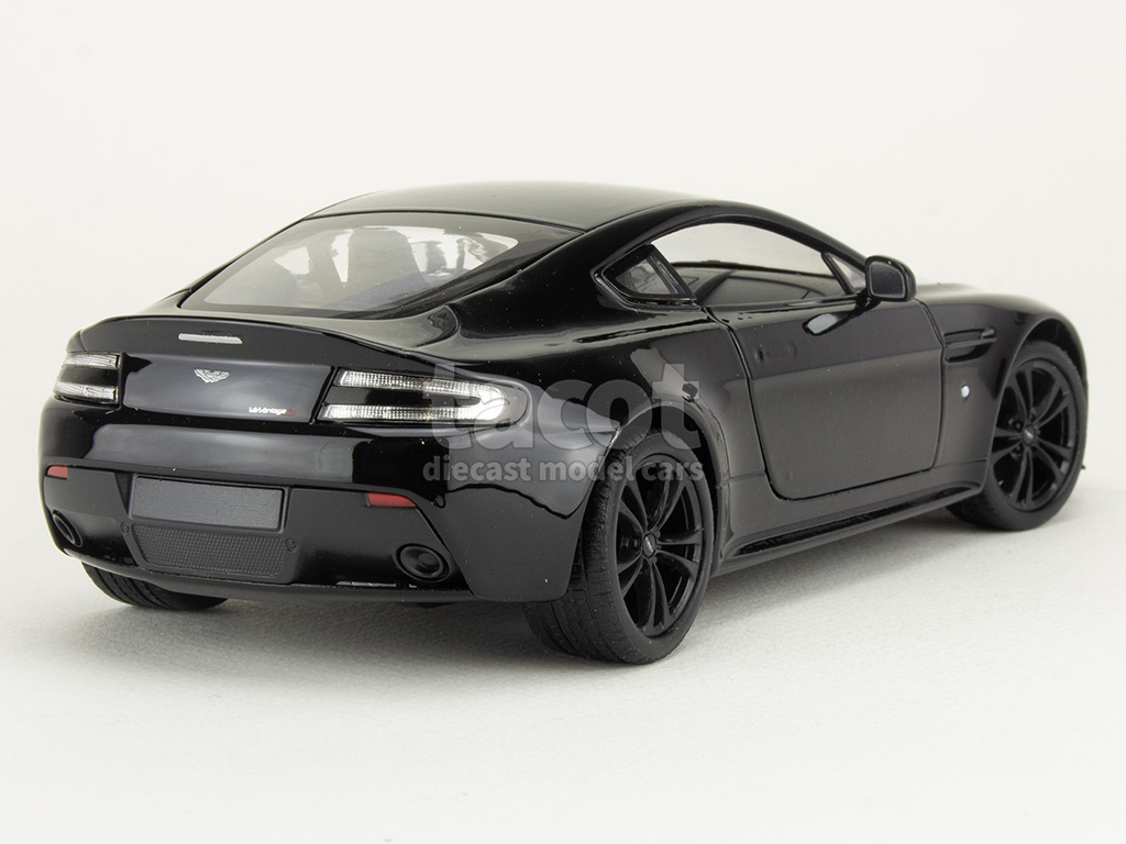 107206 Aston Martin Vantage V12 2013