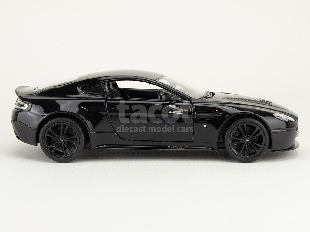 107206 Aston Martin Vantage V12 2013