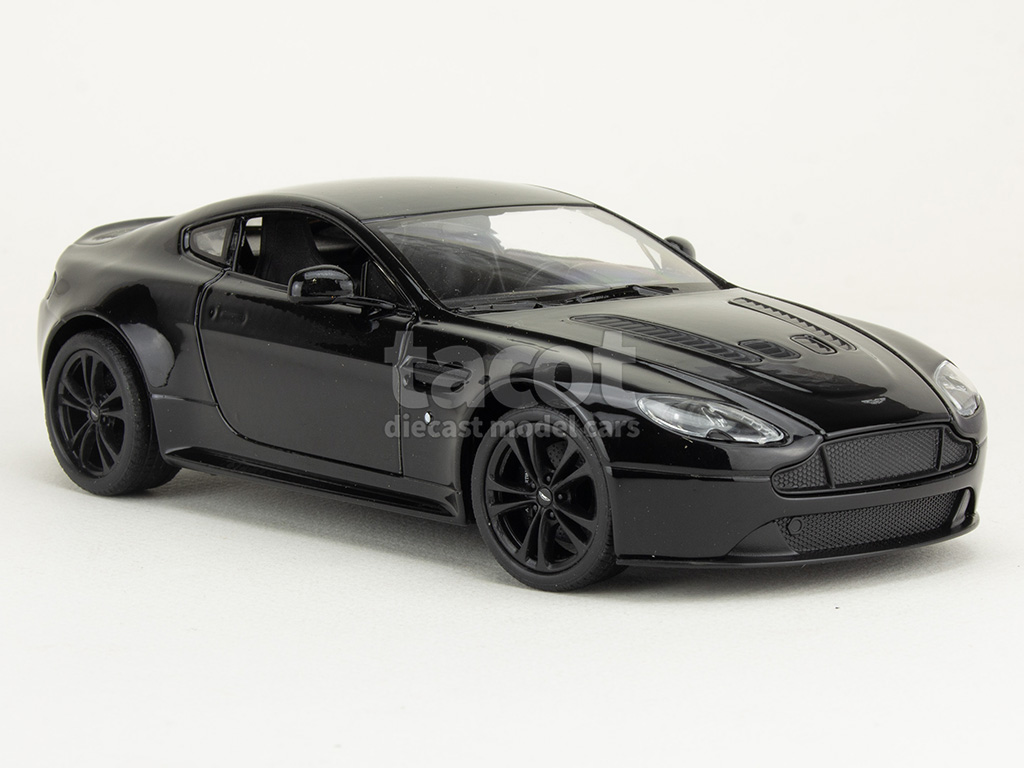 107206 Aston Martin Vantage V12 2013