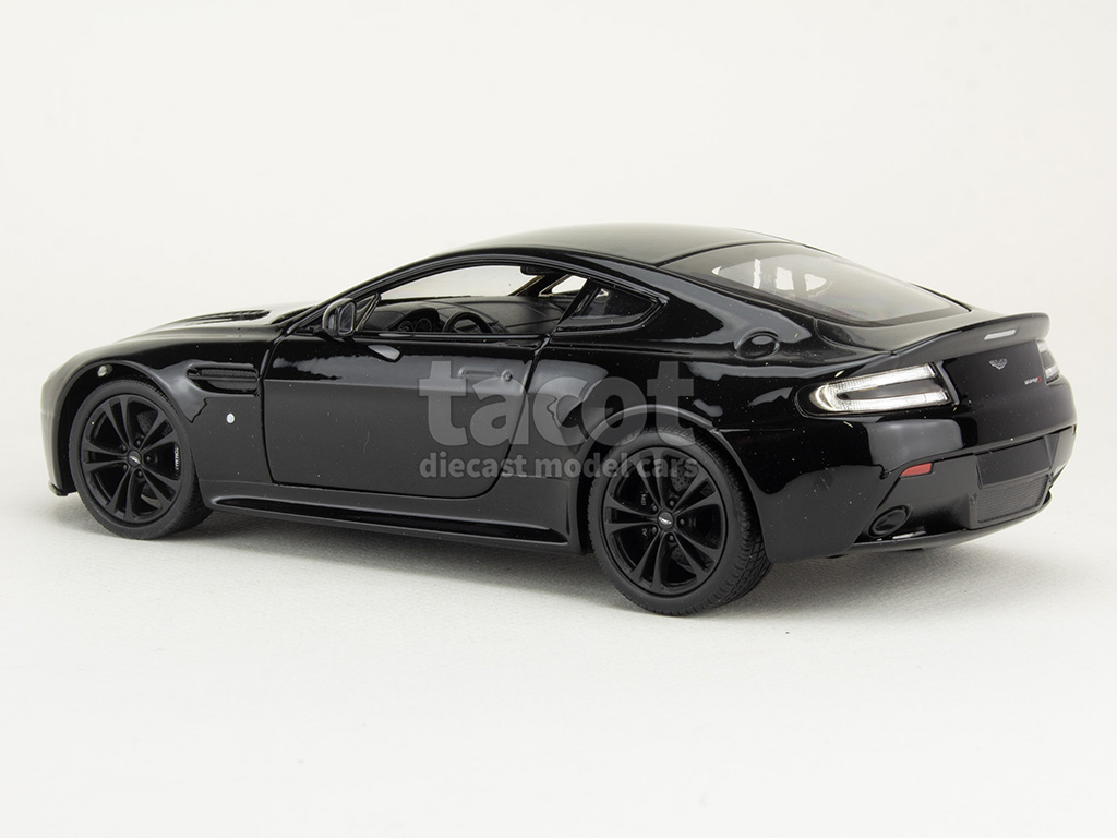 107206 Aston Martin Vantage V12 2013