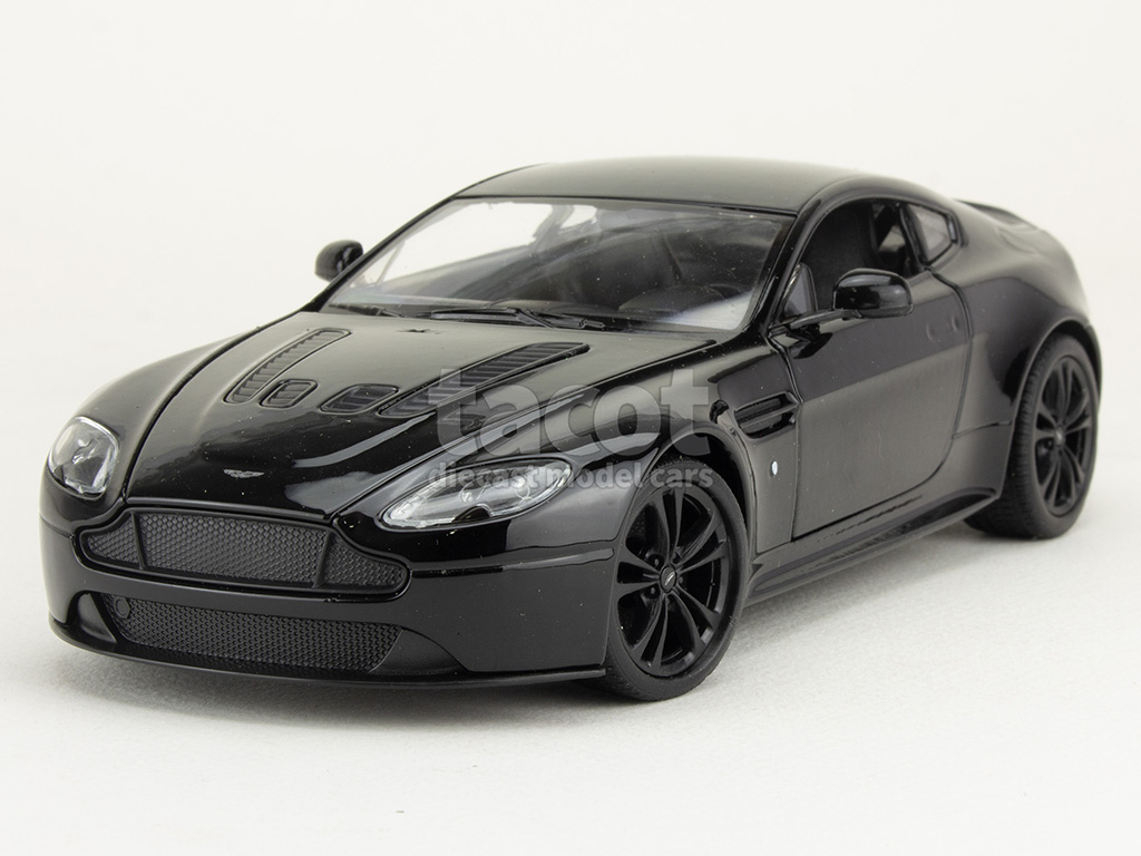 107206 Aston Martin Vantage V12 2013