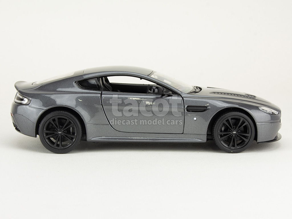 107207 Aston Martin Vantage V12 2013