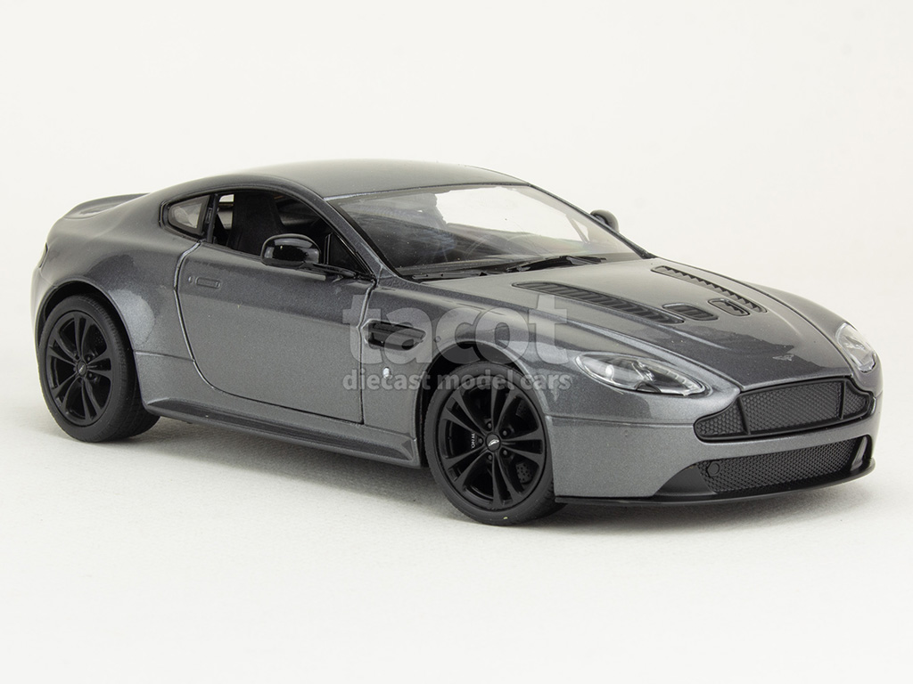 107207 Aston Martin Vantage V12 2013