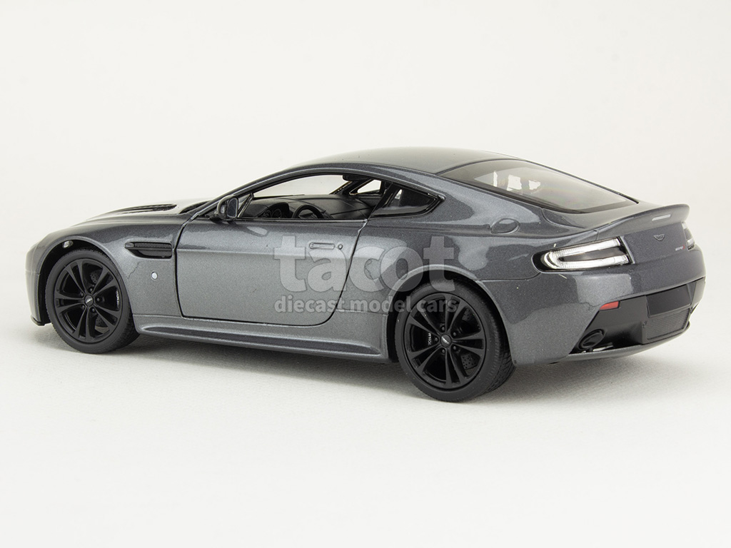 107207 Aston Martin Vantage V12 2013