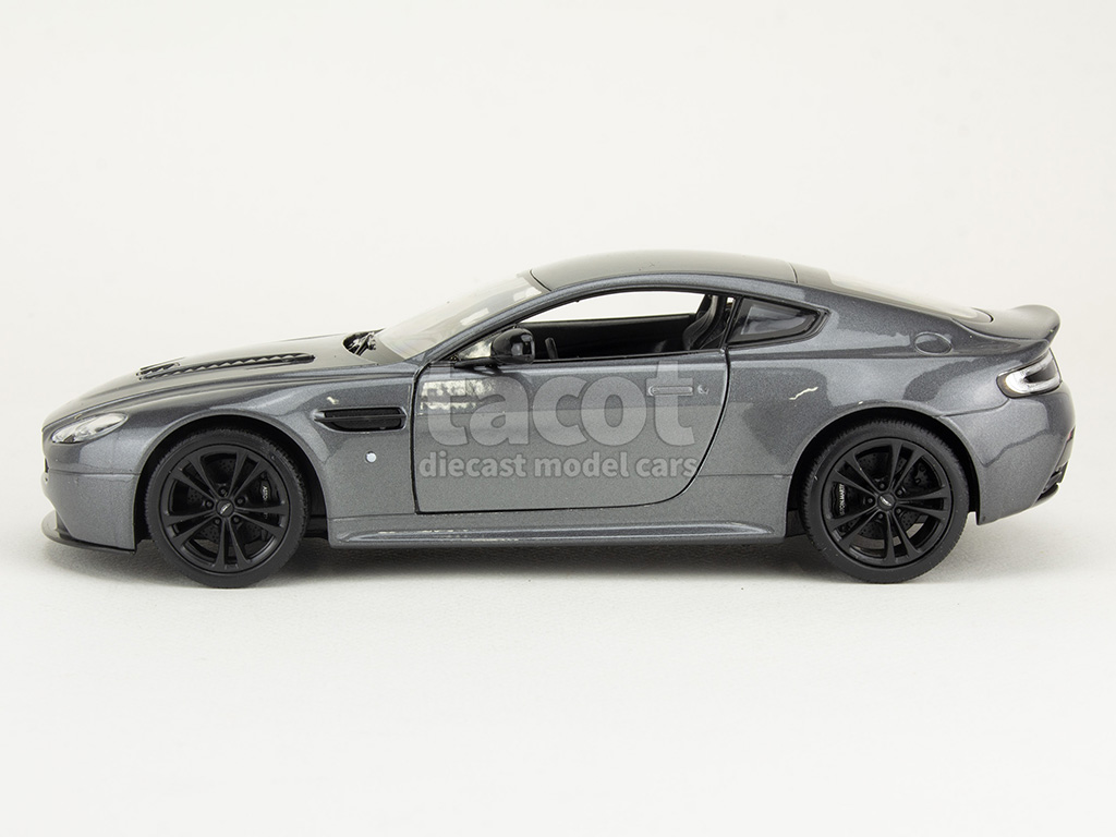 107207 Aston Martin Vantage V12 2013