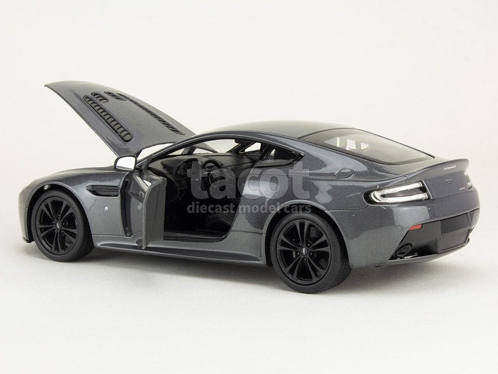 107207 Aston Martin Vantage V12 2013