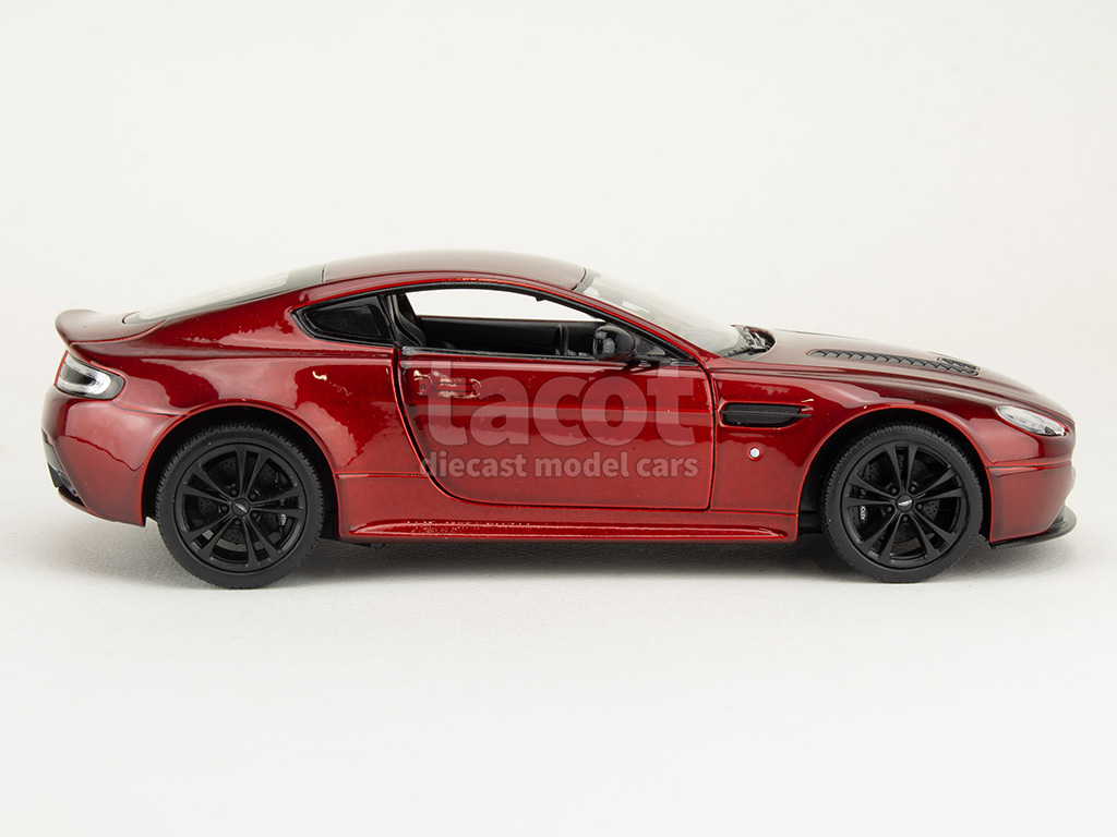 107208 Aston Martin Vantage V12 2013