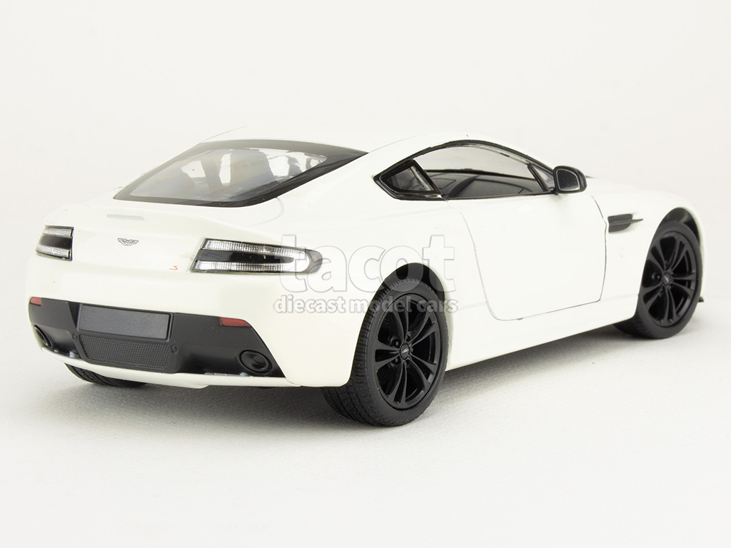 107209 Aston Martin Vantage V12 2013