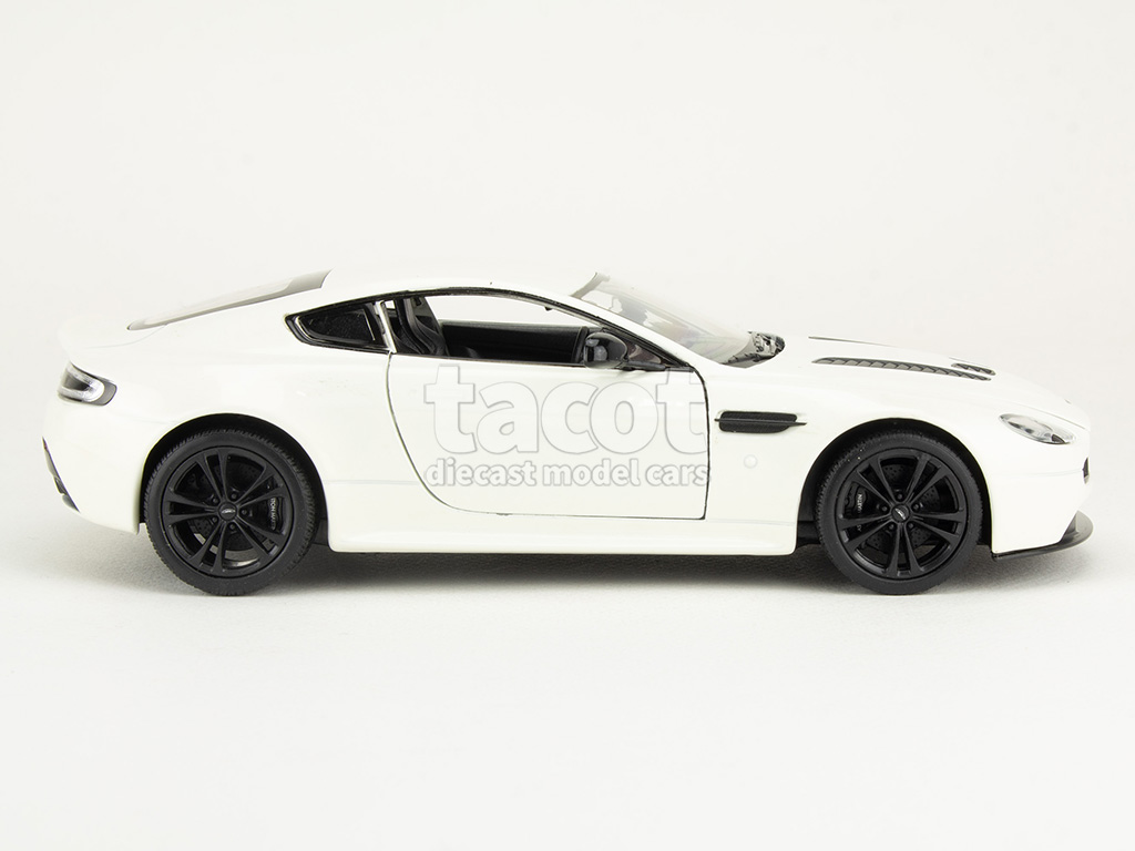 107209 Aston Martin Vantage V12 2013
