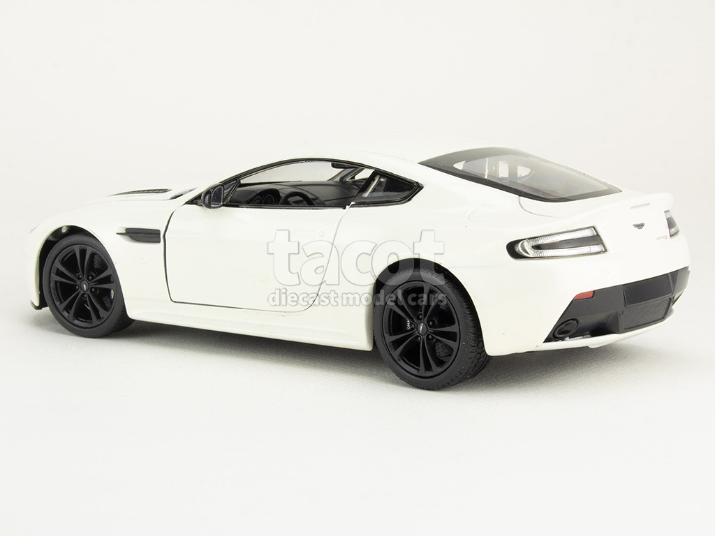 107209 Aston Martin Vantage V12 2013