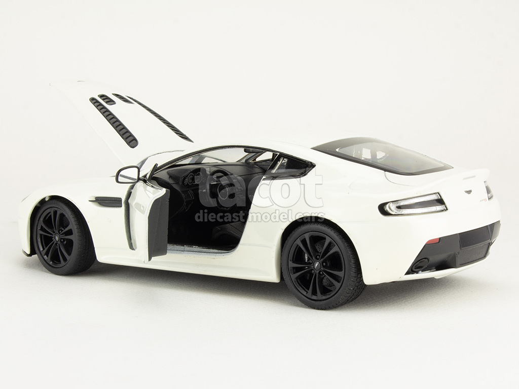 107209 Aston Martin Vantage V12 2013