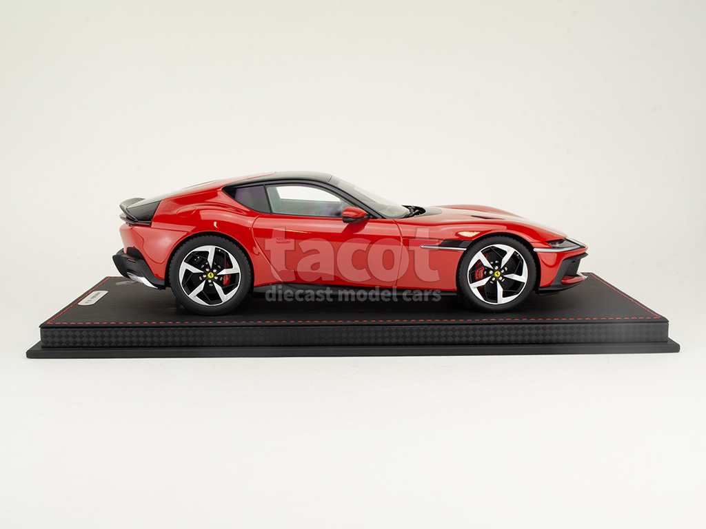 107216 Ferrari 12 Cilindri 2024